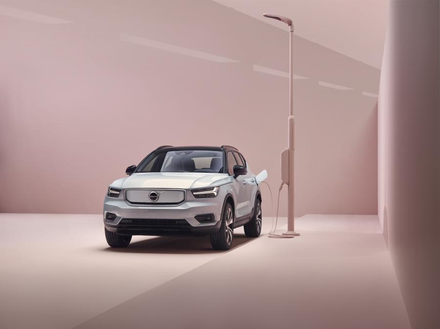  Volvo XC40 Recharge P8 AWD 2019 года  (WW) (фото 7 из 34)